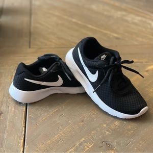 Kids Nike Tanjun Sneakers Size 13 Black with White Trim Lace Up